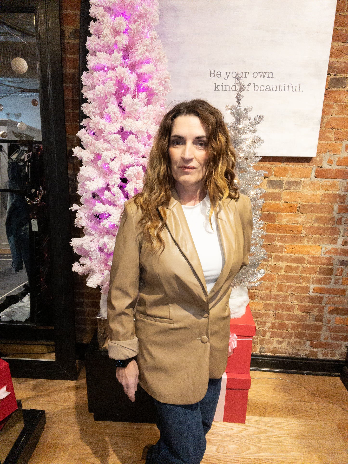 Preparati per questo blazer in pelle vegana color cammello