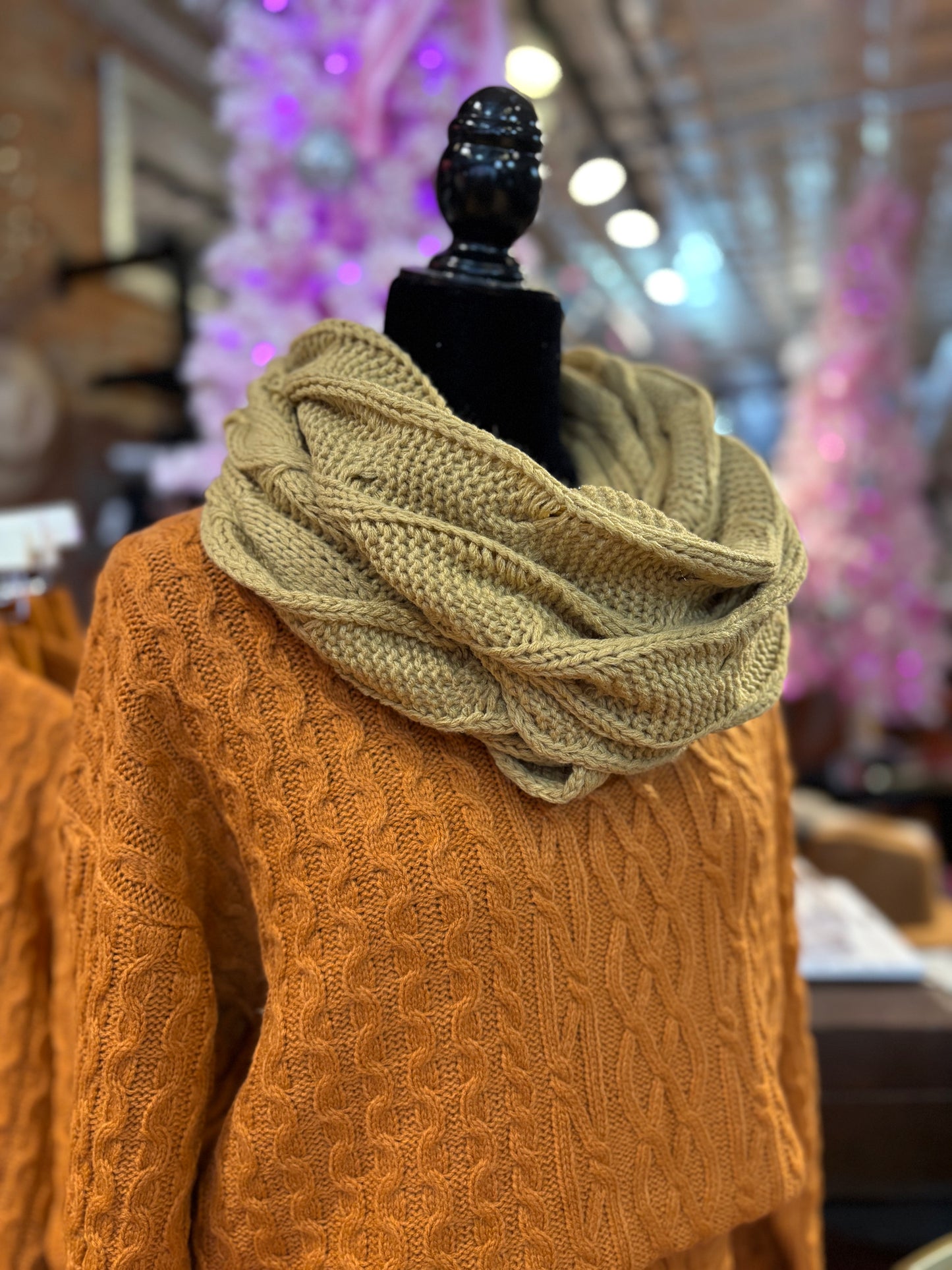 Sciarpa infinita comoda del marchio CC