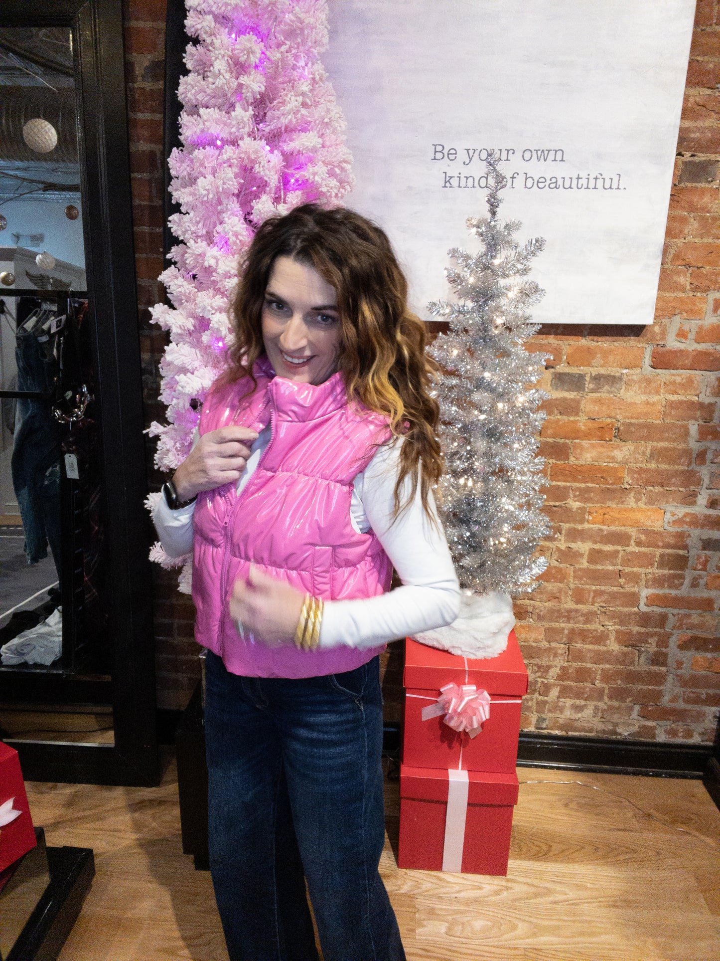 Gilet imbottito corto in tonalità lucida