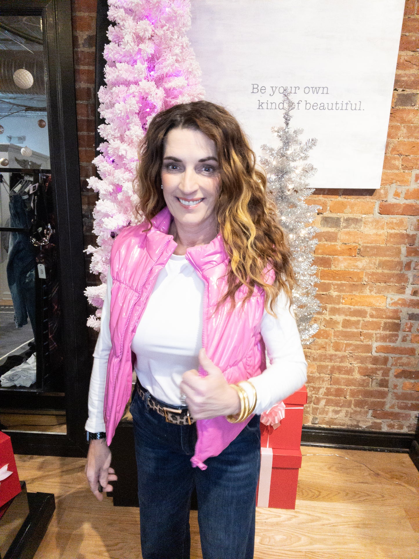 Gilet imbottito corto in tonalità lucida