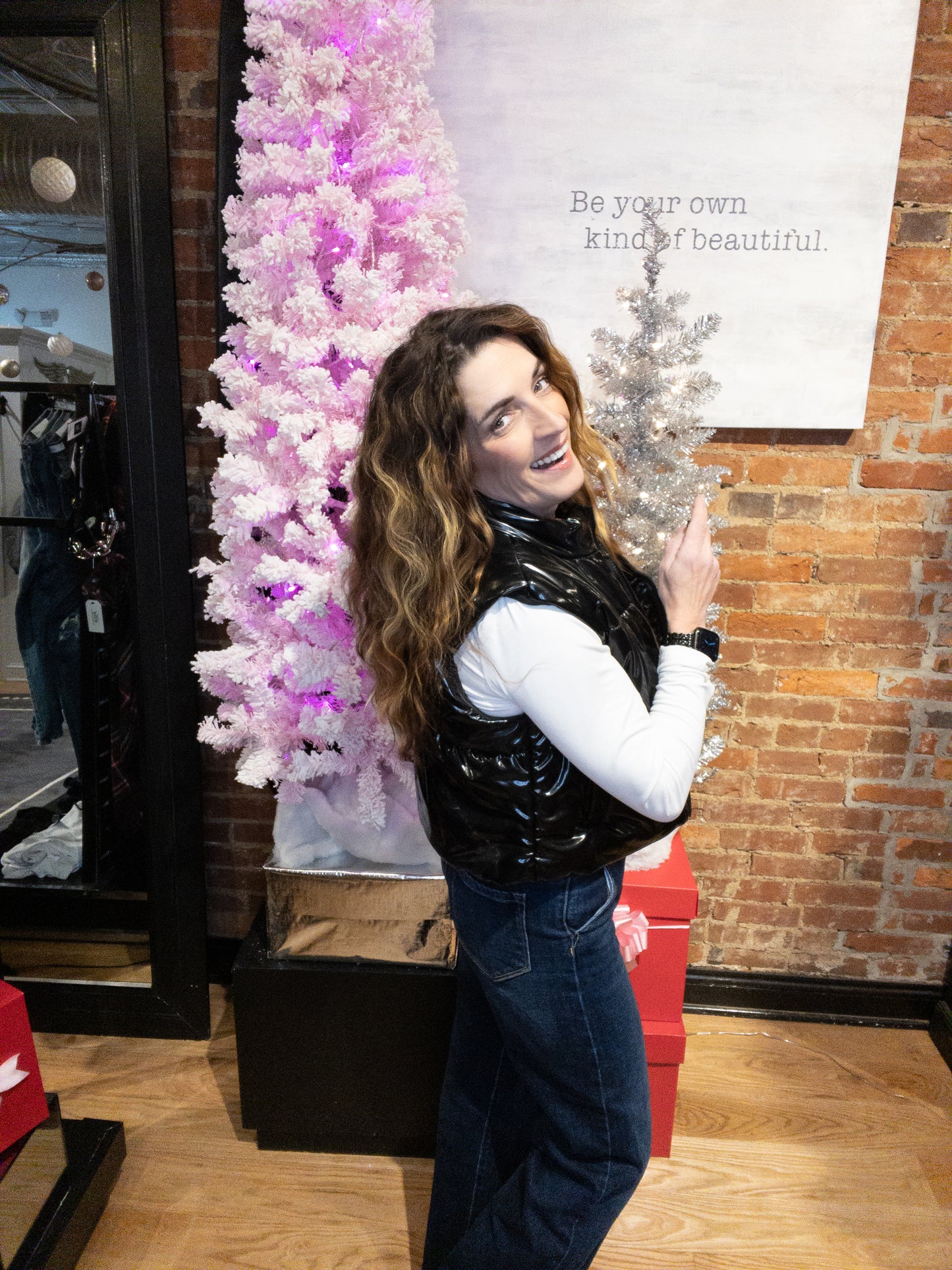 Gilet imbottito corto in tonalità lucida