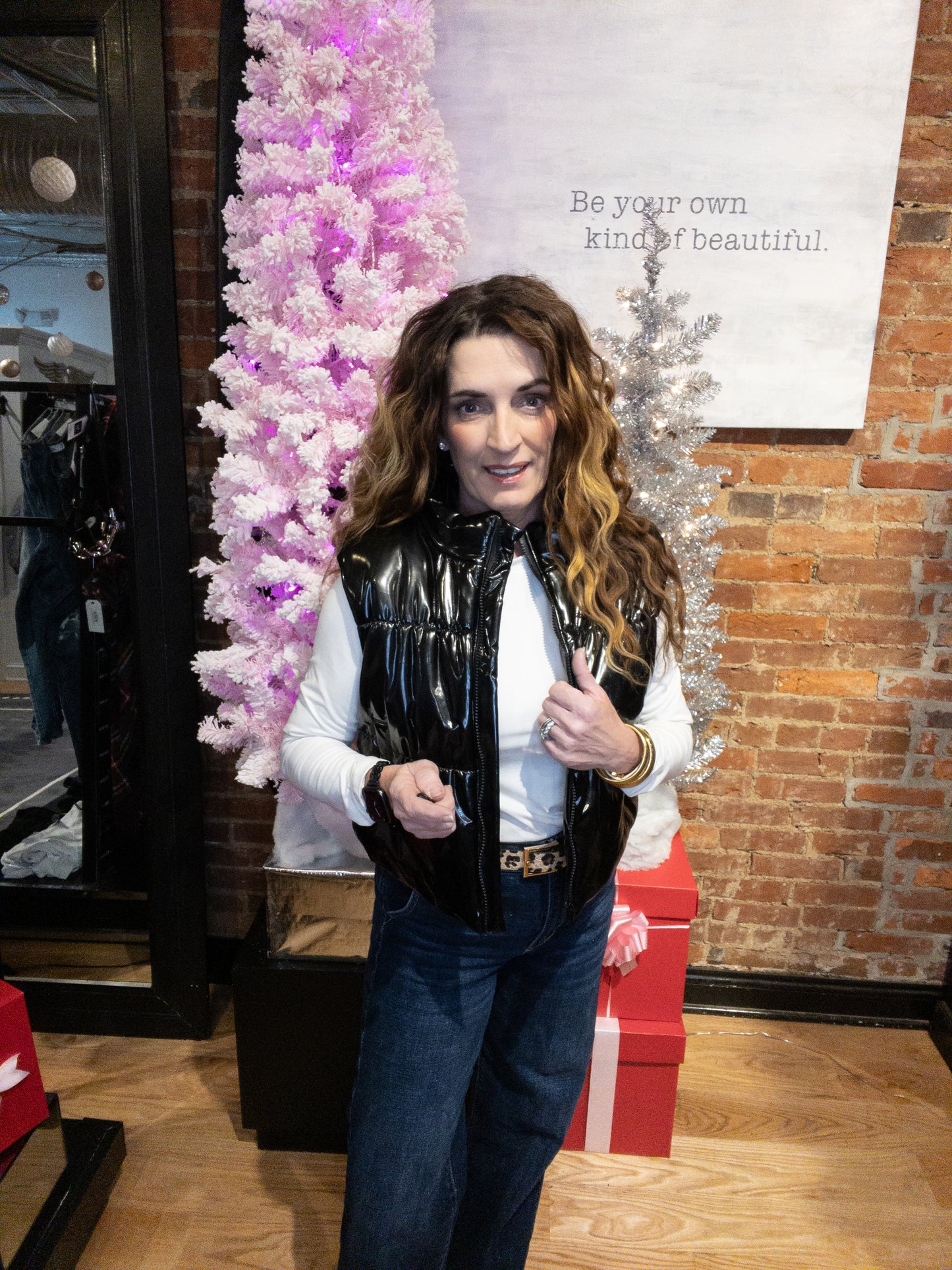 Gilet imbottito corto in tonalità lucida