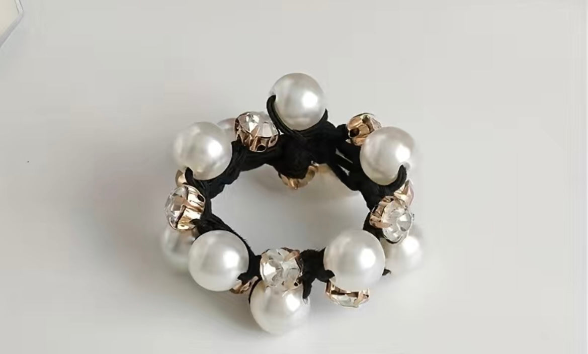 Instant Chic Pearl Ponytail Holder